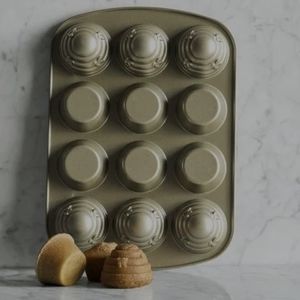 Williams Sonoma nordic ware nonstick beehive mini cake pan
